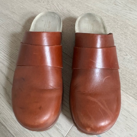 ECCO Comfort
Women's Leather Clog size 38 (US 7-7.5) - Picture 2 of 12
